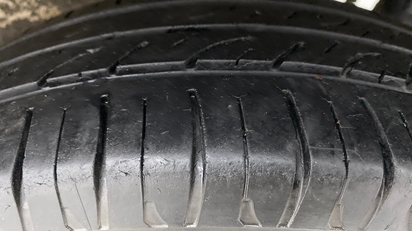 2010 Maruti Wagon R 1.0 VXI, Petrol, Manual, 62,714 km, Left Rear Tyre Tread