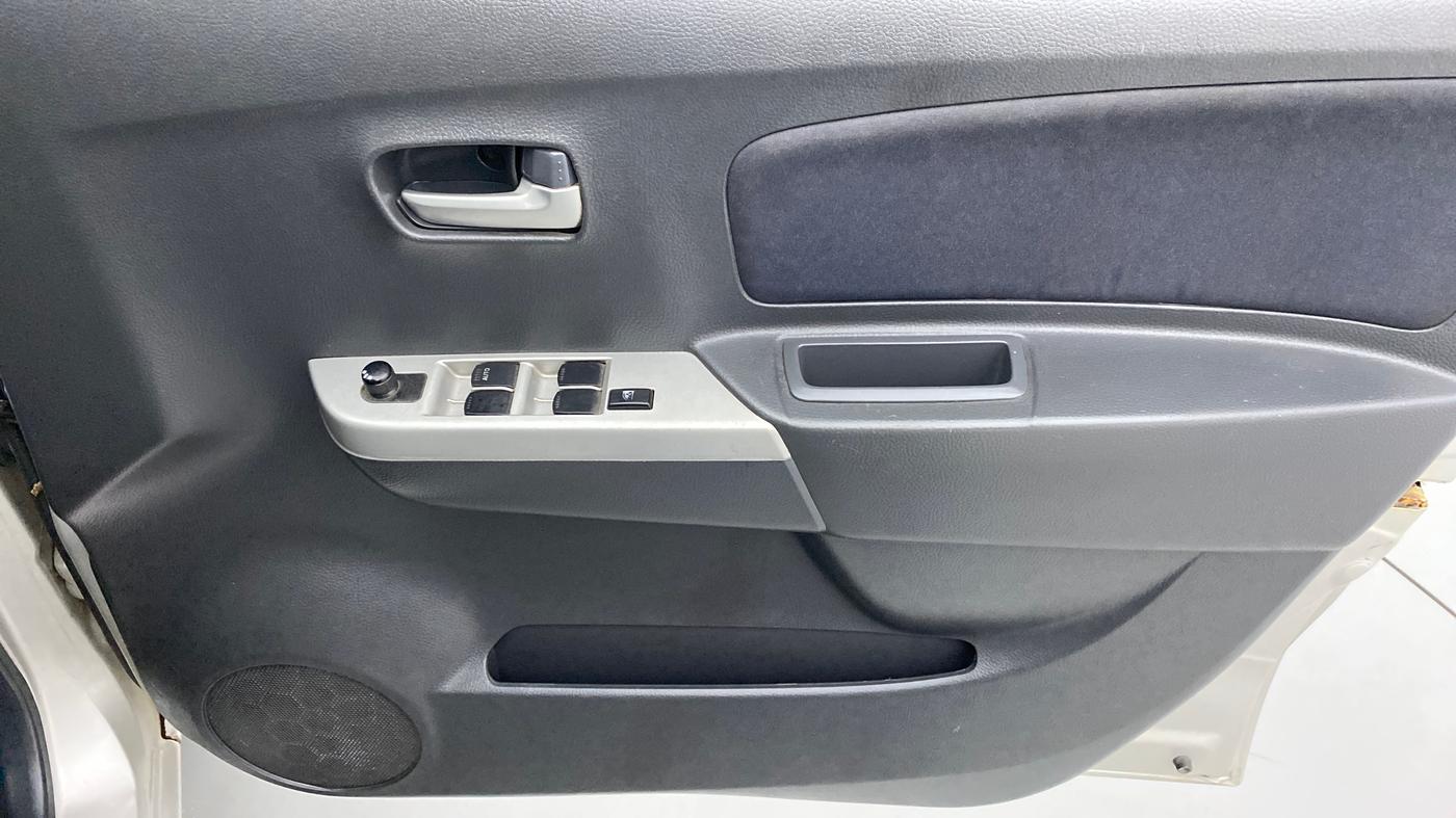 2010 Maruti Wagon R 1.0 VXI, Petrol, Manual, 62,714 km, Driver Side Door Panels Control