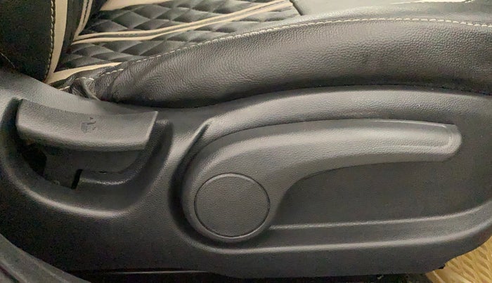 2017 Hyundai Elite i20 SPORTZ 1.2, Petrol, Manual, 44,280 km, Driver Side Adjustment Panel