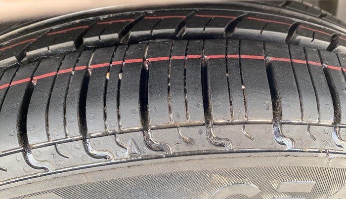 2019 Maruti Ciaz DELTA DIESEL 1.5, Diesel, Manual, 95,531 km, Right Front Tyre Tread