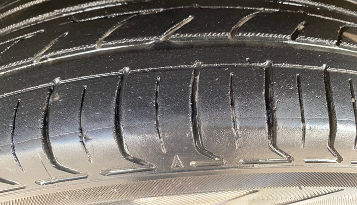 2019 Maruti Ciaz DELTA DIESEL 1.5, Diesel, Manual, 95,531 km, Left Front Tyre Tread