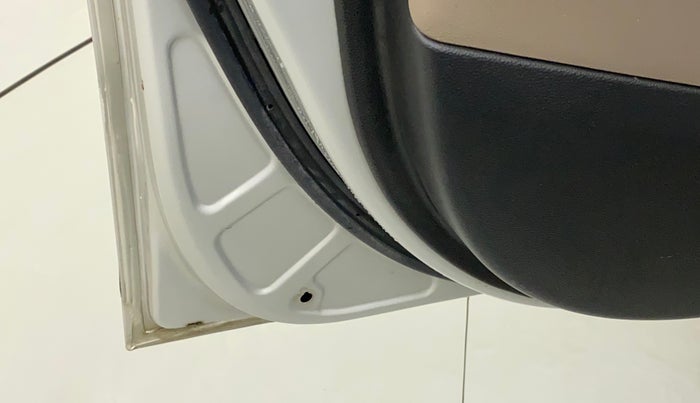 2014 Hyundai Xcent S 1.2, Petrol, Manual, 56,899 km, Front passenger door - Door stopper rubber missing