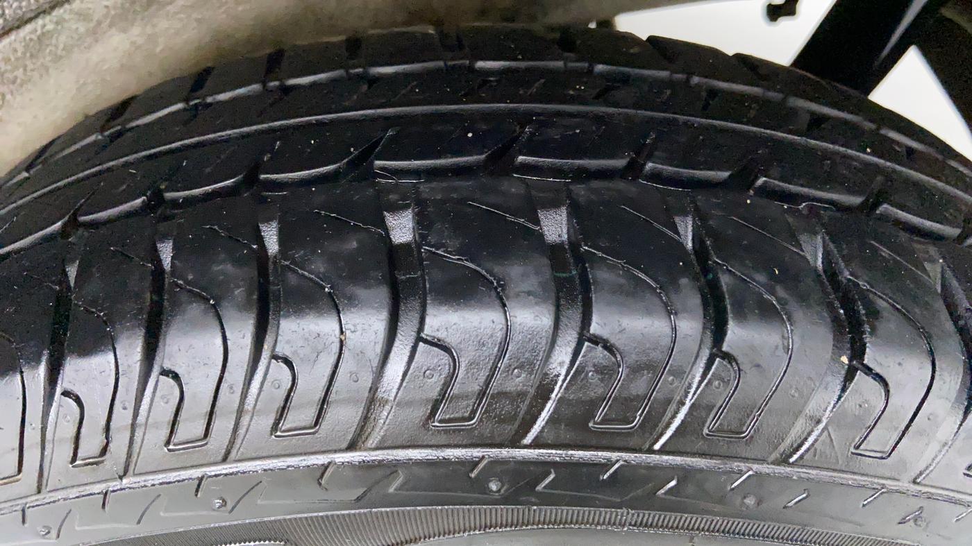 2017 Maruti Wagon R 1.0 VXI, Petrol, Manual, 11,482 km, Left Rear Tyre Tread