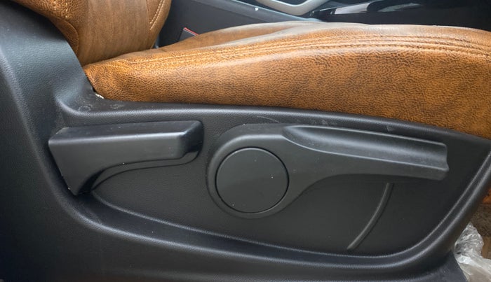 2022 MG HECTOR SHINE 1.5 PETROL TURBO CVT, Petrol, Automatic, 18,129 km, Driver Side Adjustment Panel