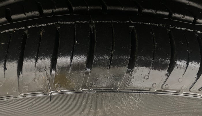 2022 MG HECTOR SHINE 1.5 PETROL TURBO CVT, Petrol, Automatic, 18,129 km, Left Front Tyre Tread