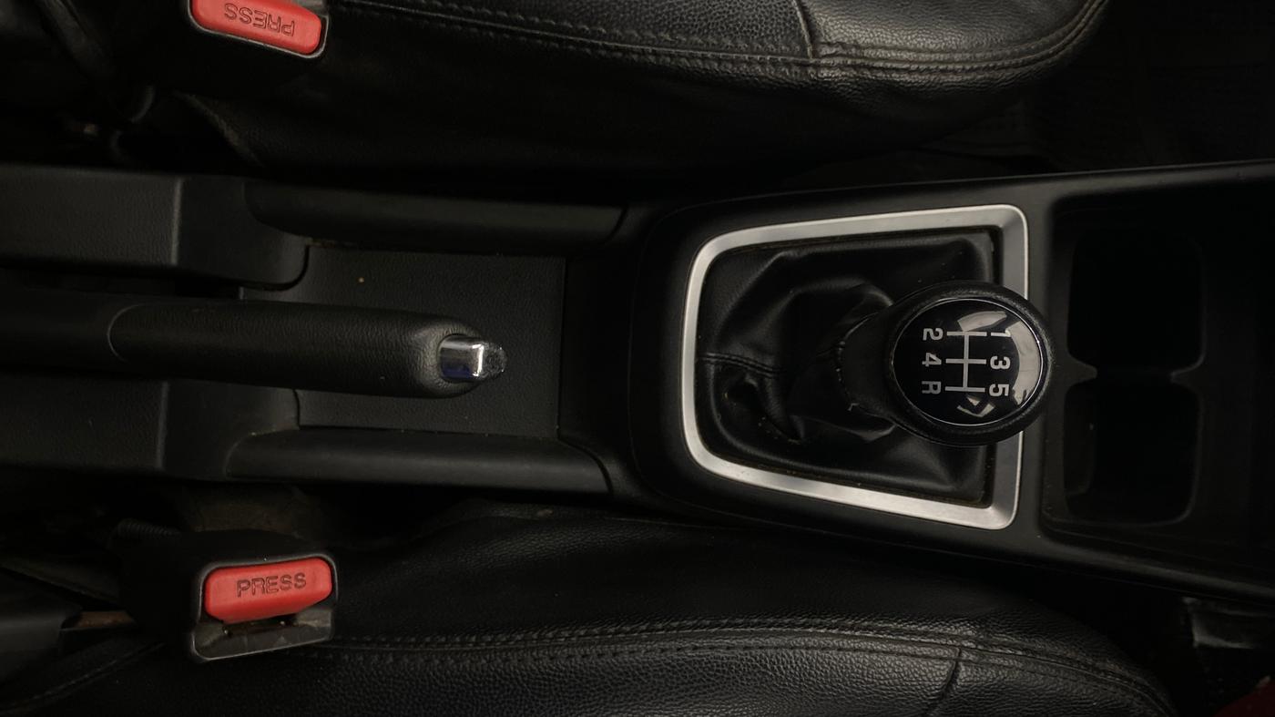 2019 Maruti Swift VXI, Petrol, Manual, 39,124 km, Gear Lever