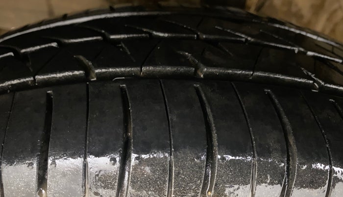2019 Maruti Swift VXI, Petrol, Manual, 39,184 km, Left Front Tyre Tread