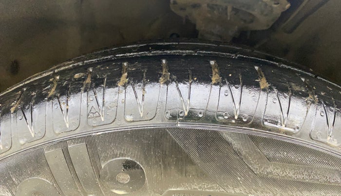 2013 Hyundai i20 SPORTZ 1.4 CRDI, Diesel, Manual, 45,317 km, Right Front Tyre Tread