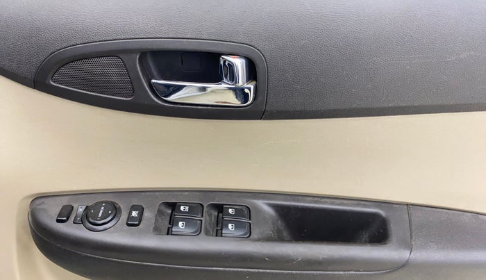 2013 Hyundai i20 SPORTZ 1.4 CRDI, Diesel, Manual, 45,317 km, Driver Side Door Panels Control