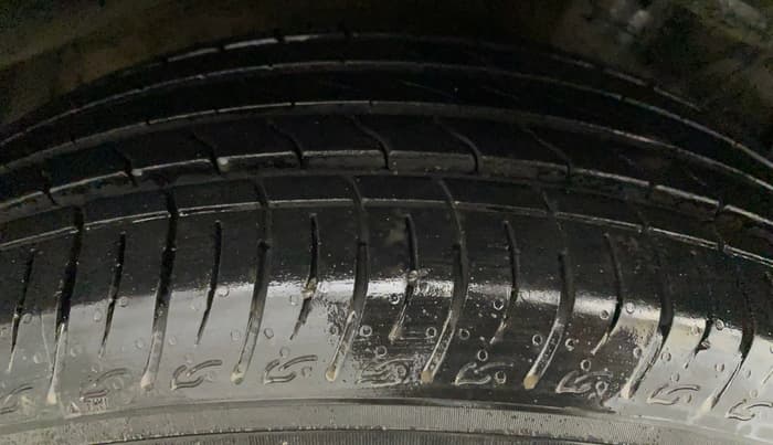 2022 Maruti BREZZA VXI SMART HYBRID, Petrol, Manual, 1,942 km, Right Rear Tyre Tread