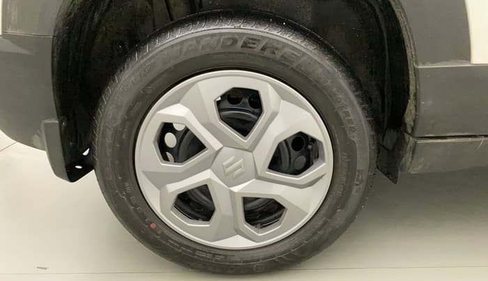 2022 Maruti BREZZA VXI SMART HYBRID, Petrol, Manual, 1,942 km, Right Rear Wheel