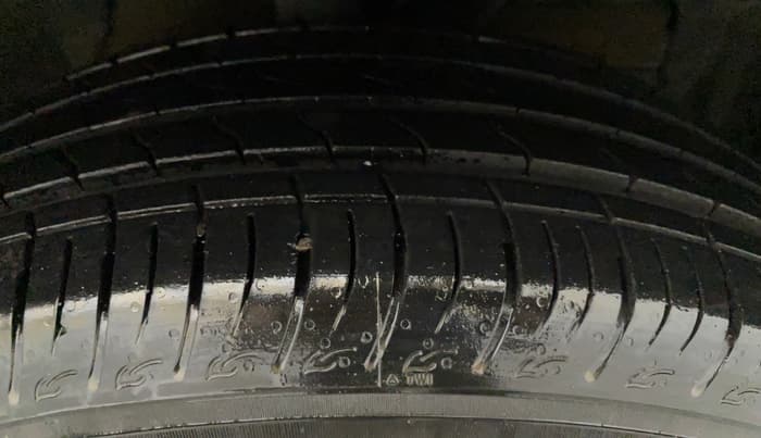 2022 Maruti BREZZA VXI SMART HYBRID, Petrol, Manual, 1,942 km, Right Front Tyre Tread