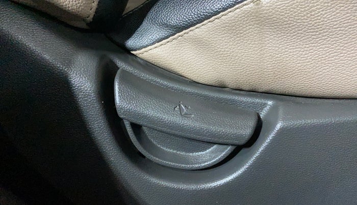 2019 Hyundai Grand i10 SPORTZ 1.2 KAPPA VTVT, Petrol, Manual, 1,05,601 km, Driver Side Adjustment Panel