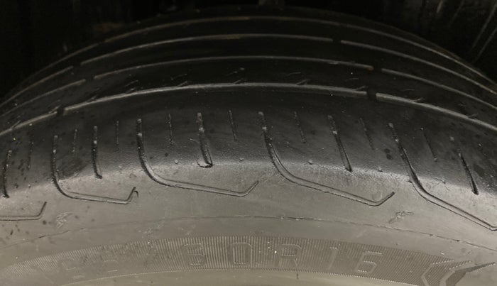 2023 Maruti FRONX ZETA 1.0L TURBO 6 AT, Petrol, Automatic, 48,100 km, Right Rear Tyre Tread