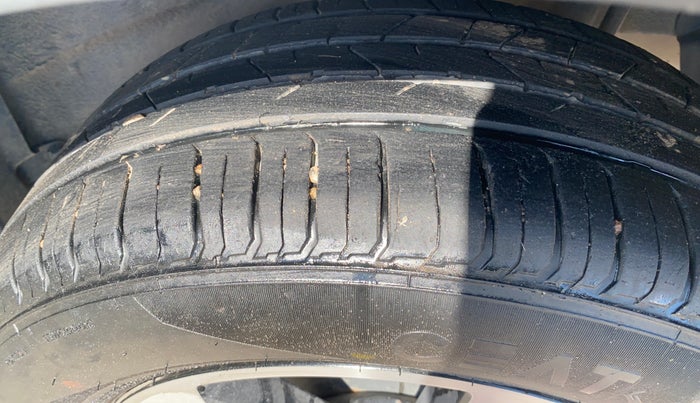 2019 Tata NEXON XZ PLUS PETROL DUAL TONE, Petrol, Manual, 1,15,251 km, Left Rear Tyre Tread