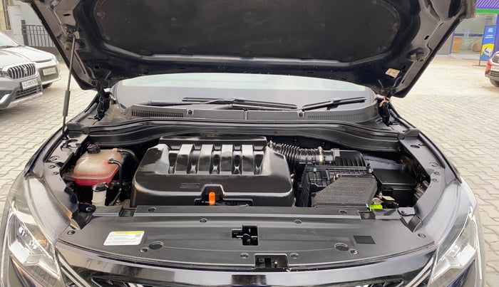 2022 Mahindra XUV700 AX 5 P MT 5 STR, Petrol, Manual, 69,318 km, Engine View