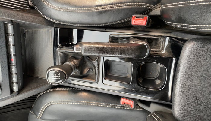 2022 Mahindra XUV700 AX 5 P MT 5 STR, Petrol, Manual, 69,318 km, Gear Lever