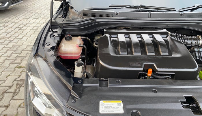 2022 Mahindra XUV700 AX 5 P MT 5 STR, Petrol, Manual, 69,318 km, Engine View - Right