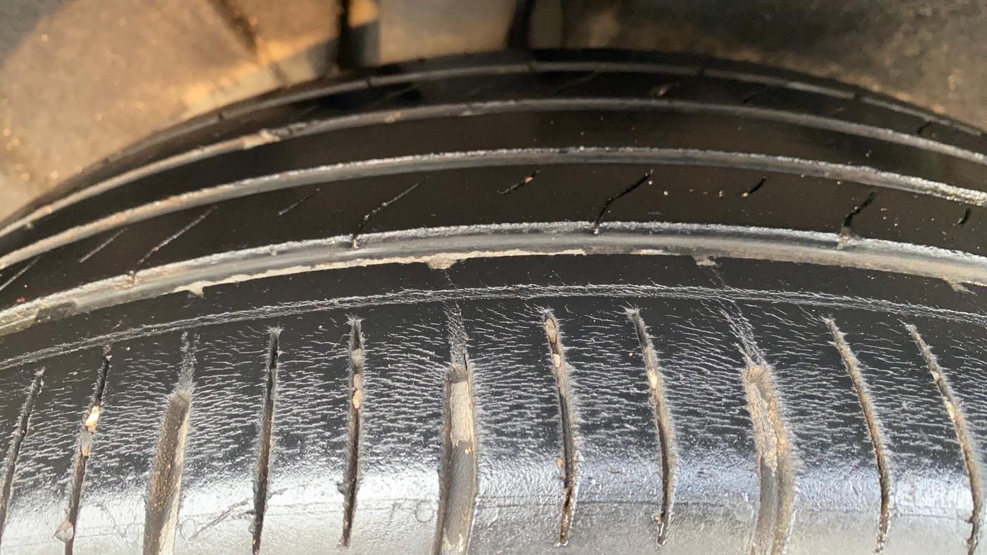 2022 Mahindra XUV700 AX 5 P MT 5 STR, Petrol, Manual, 69,318 km, Right Rear Tyre Tread