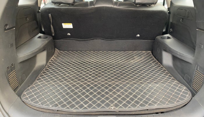 2022 Mahindra XUV700 AX 5 P MT 5 STR, Petrol, Manual, 69,318 km, Boot Inside