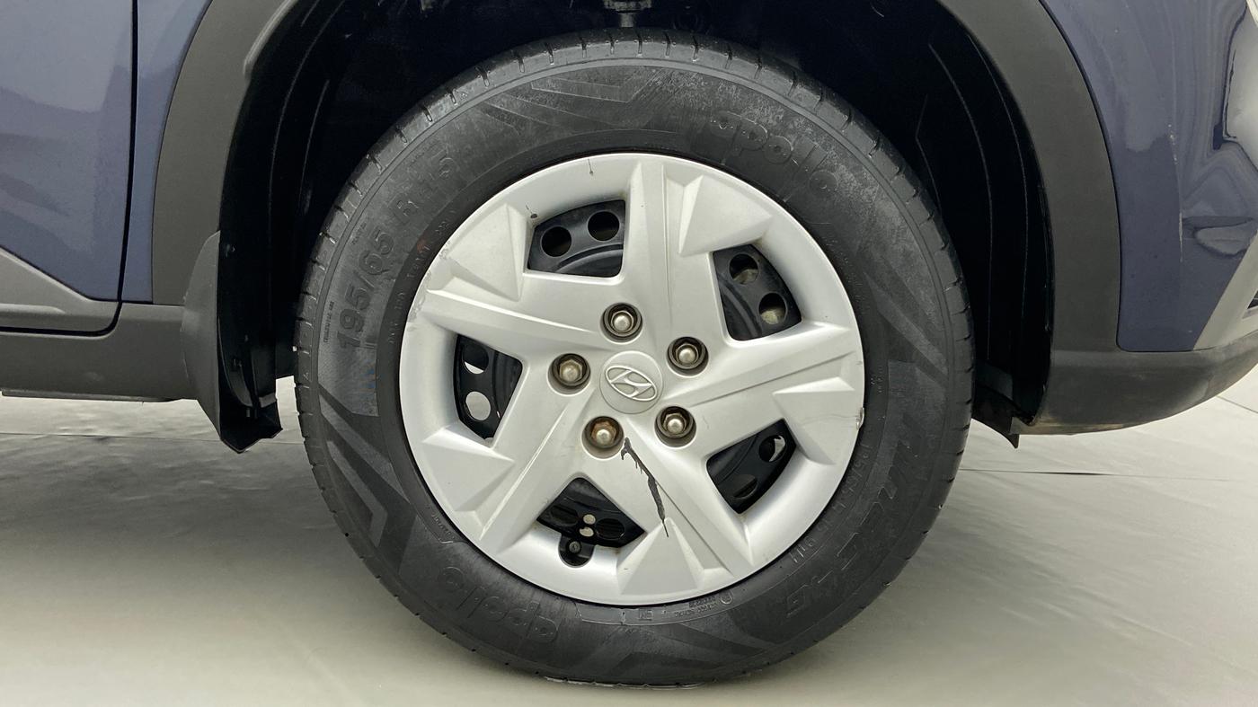 2021 Hyundai VENUE S MT 1.2 KAPPA, Petrol, Manual, 13,410 km, Right Front Wheel