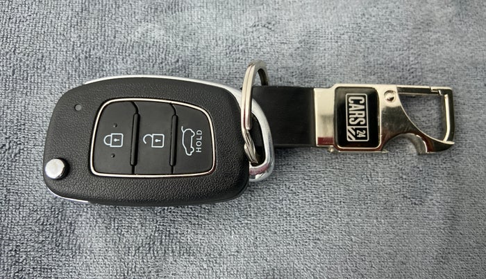 2021 Hyundai VENUE S MT 1.2 KAPPA, Petrol, Manual, 13,410 km, Key Close Up