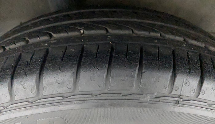 2017 Honda Jazz 1.2 V MT, Petrol, Manual, 15,086 km, Right Rear Tyre Tread