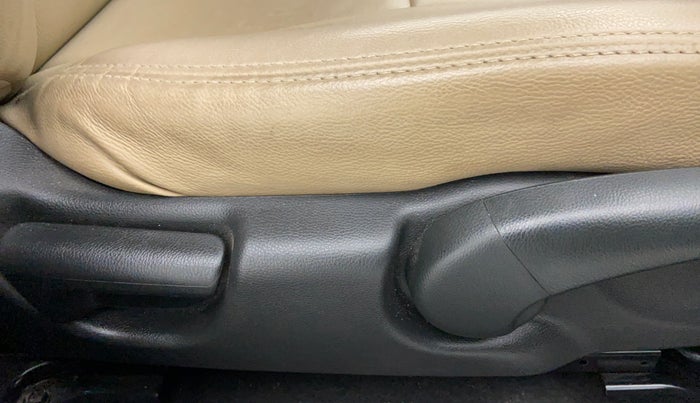 2017 Honda Jazz 1.2 V MT, Petrol, Manual, 15,086 km, Driver Side Adjustment Panel