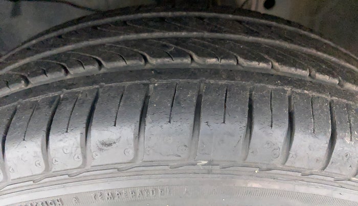 2017 Honda Jazz 1.2 V MT, Petrol, Manual, 15,086 km, Left Front Tyre Tread