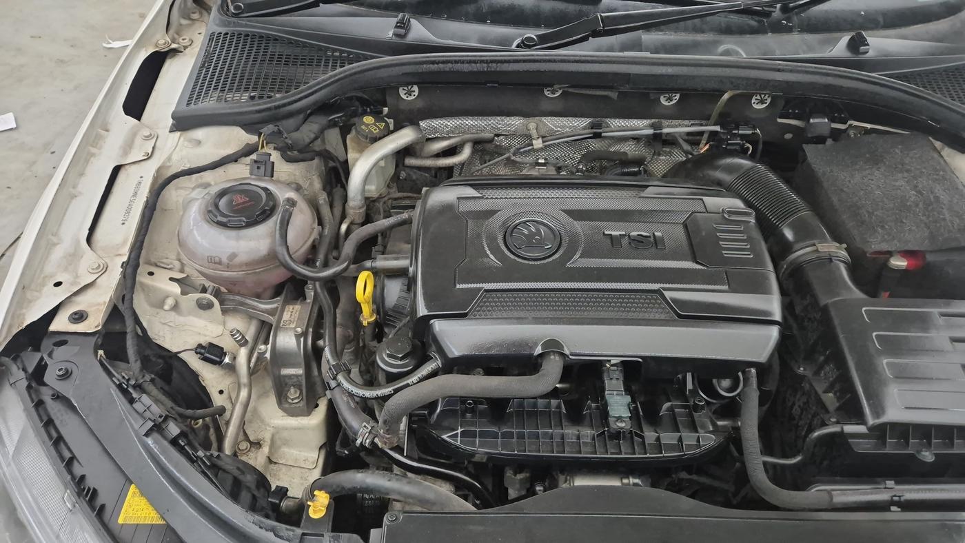 2017 Skoda Octavia STYLE PLUS AT 1.8 TSI, Petrol, Automatic, 86,771 km, Engine View - Right