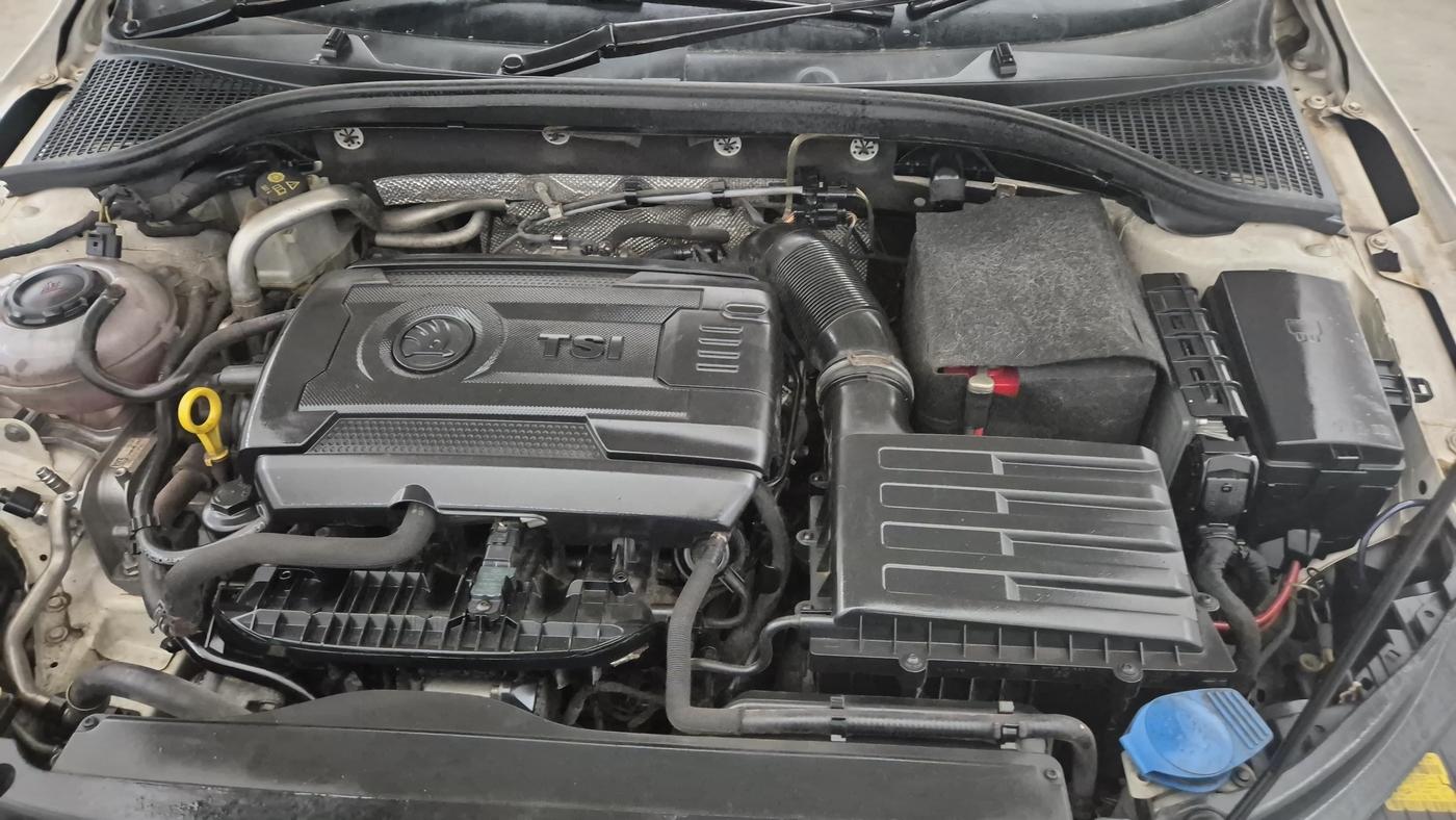 2017 Skoda Octavia STYLE PLUS AT 1.8 TSI, Petrol, Automatic, 86,771 km, Engine View - Left