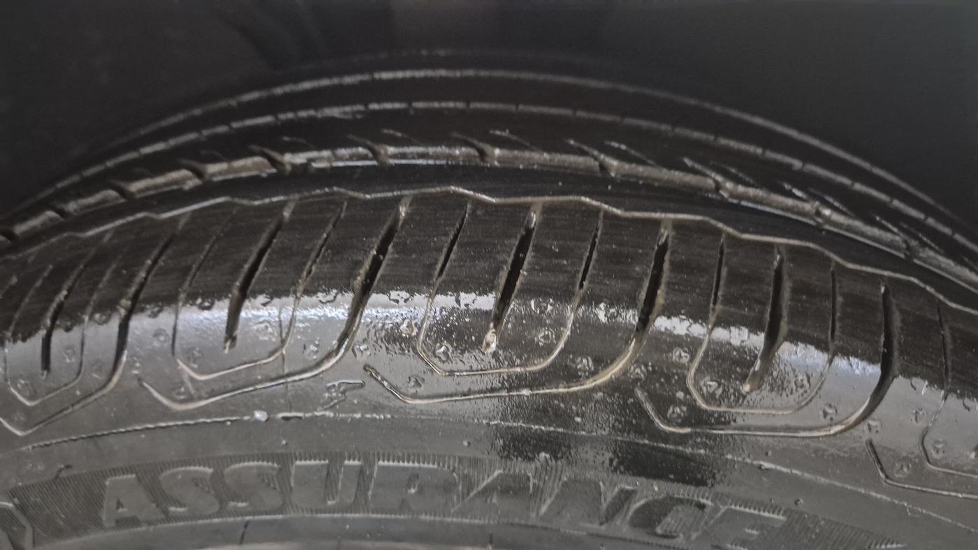 2017 Skoda Octavia STYLE PLUS AT 1.8 TSI, Petrol, Automatic, 86,771 km, Right Front Tyre Tread