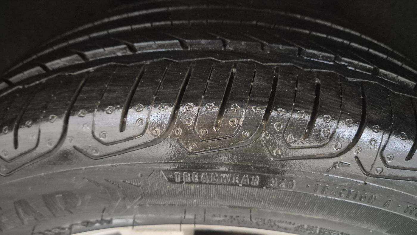 2017 Skoda Octavia STYLE PLUS AT 1.8 TSI, Petrol, Automatic, 86,771 km, Right Rear Tyre Tread