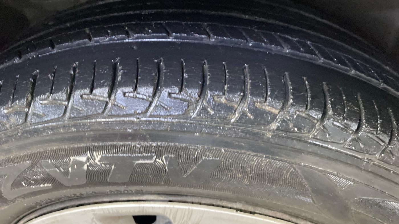 2016 Maruti Ertiga VXI, Petrol, Manual, 47,413 km, Right Rear Tyre Tread
