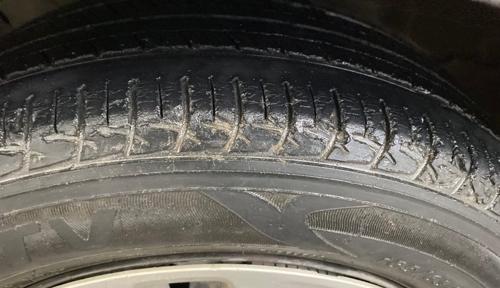 2016 Maruti Ertiga VXI, Petrol, Manual, 47,413 km, Left Front Tyre Tread
