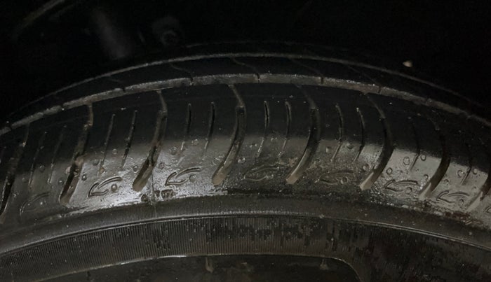 2016 Maruti Baleno DELTA PETROL 1.2, Petrol, Manual, 58,270 km, Right Front Tyre Tread