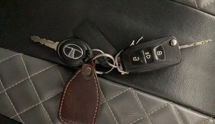 2017 Tata TIGOR XZ (O) PETROL, Petrol, Manual, 53,609 km, Key Close Up