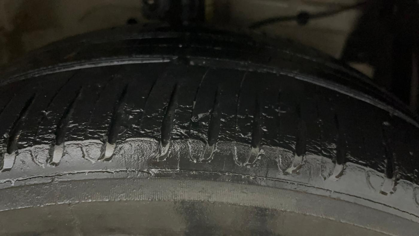 2017 Maruti Ertiga VXI, Petrol, Manual, 38,028 km, Right Front Tyre Tread
