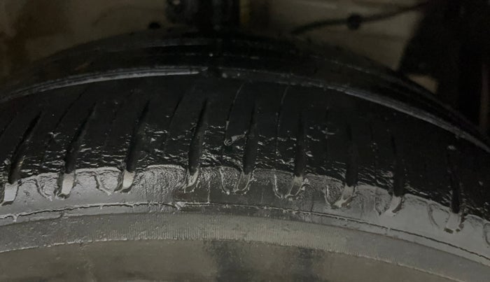 2017 Maruti Ertiga VXI, Petrol, Manual, 37,906 km, Right Front Tyre Tread