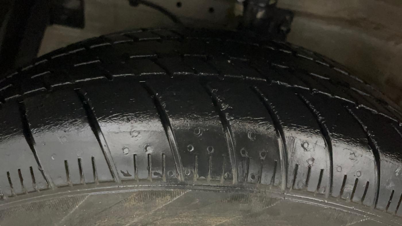 2017 Maruti Ertiga VXI, Petrol, Manual, 38,028 km, Left Front Tyre Tread