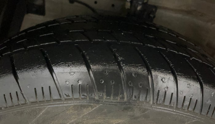 2017 Maruti Ertiga VXI, Petrol, Manual, 37,906 km, Left Front Tyre Tread