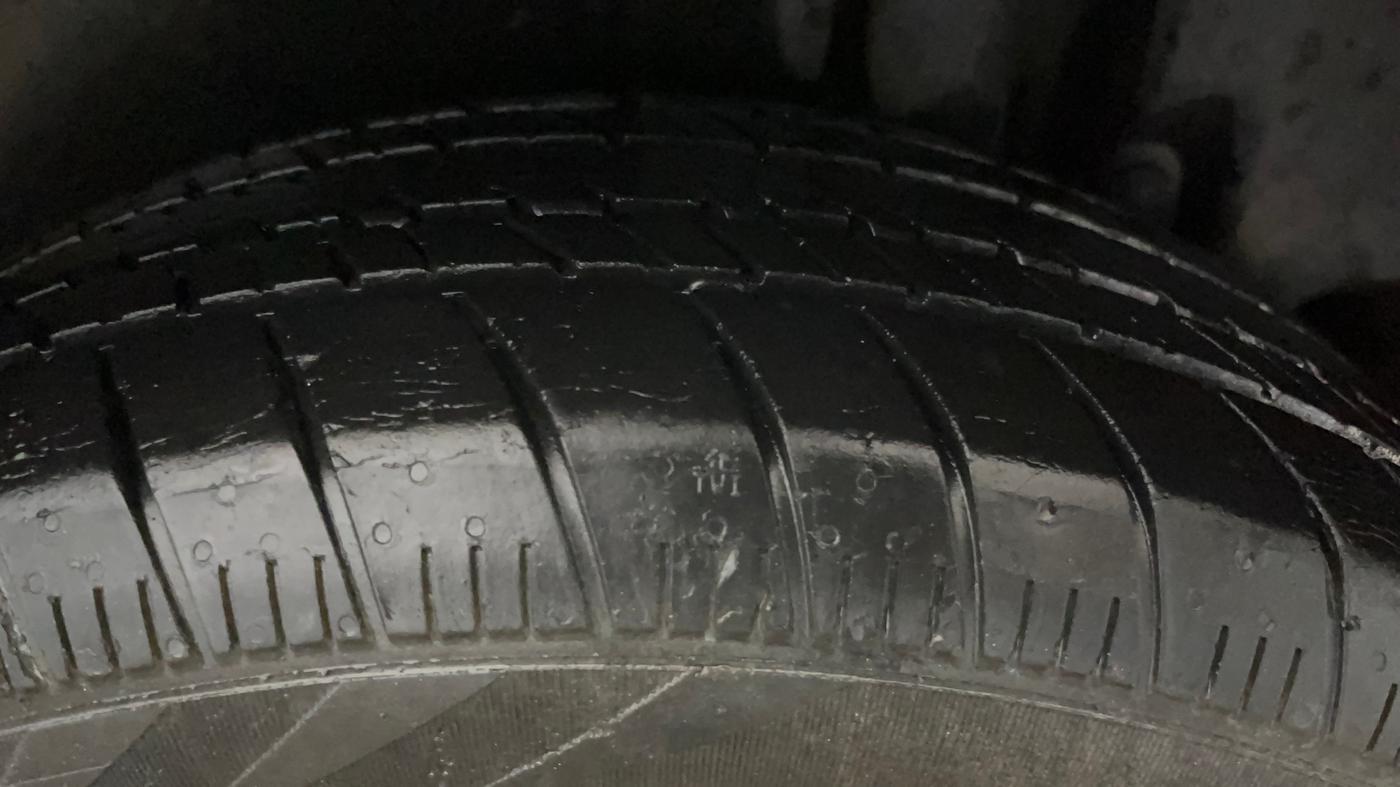 2017 Maruti Ertiga VXI, Petrol, Manual, 38,028 km, Left Rear Tyre Tread