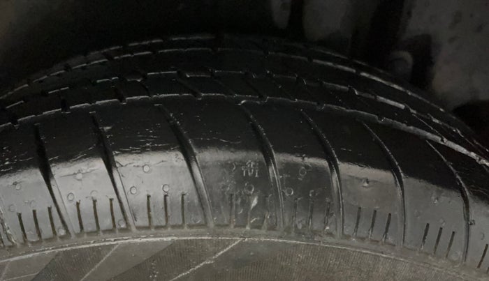 2017 Maruti Ertiga VXI, Petrol, Manual, 37,906 km, Left Rear Tyre Tread