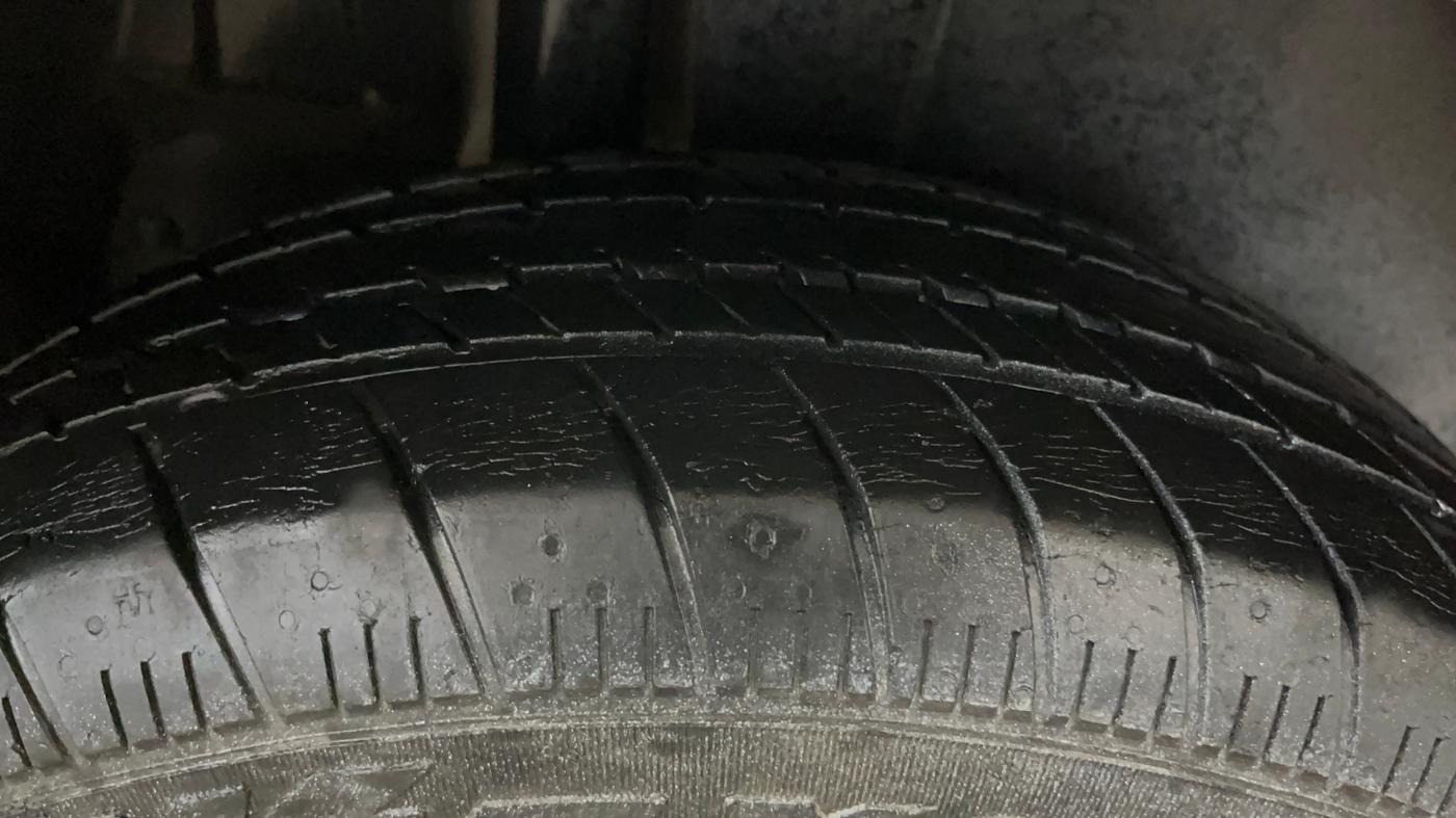 2017 Maruti Ertiga VXI, Petrol, Manual, 38,028 km, Right Rear Tyre Tread