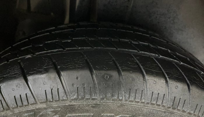 2017 Maruti Ertiga VXI, Petrol, Manual, 37,906 km, Right Rear Tyre Tread