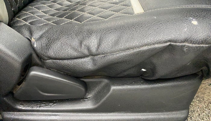 2018 Renault Kwid RXT 0.8 (O), Petrol, Manual, 64,492 km, Driver Side Adjustment Panel