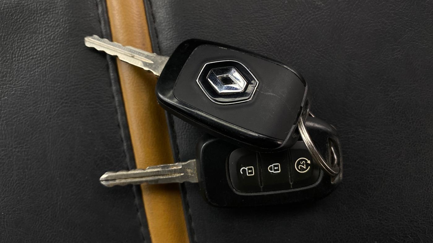 2020 Renault Duster RXZ 1.3 TURBO PETROL MT, Petrol, Manual, 43,876 km, Key Close Up