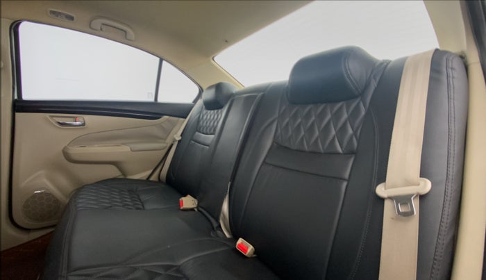 2016 Maruti Ciaz ZDI+ SHVS, Diesel, Manual, 99,178 km, Right Side Rear Door Cabin