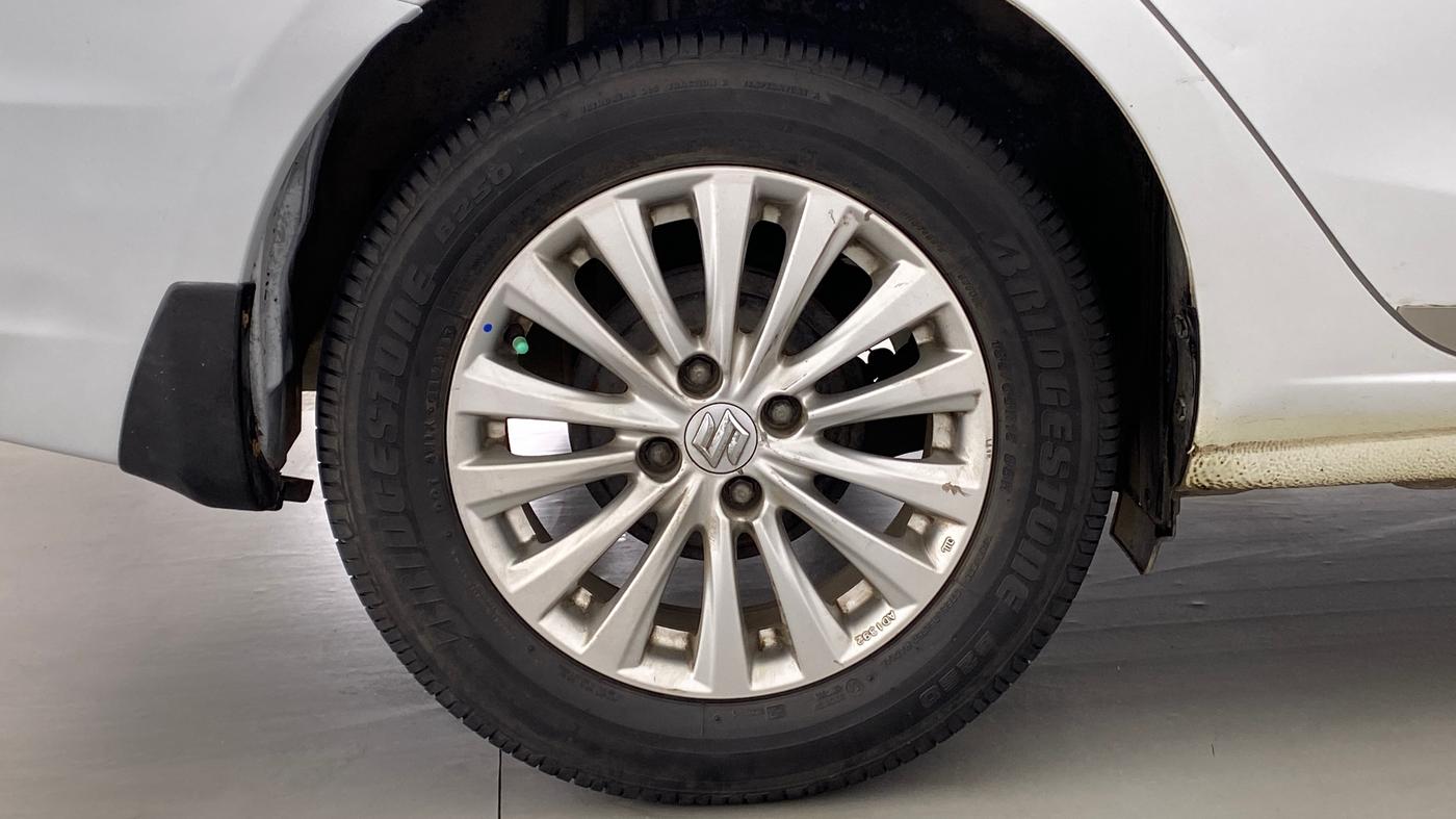 2016 Maruti Ciaz ZDI+ SHVS, Diesel, Manual, 99,178 km, Right Rear Wheel