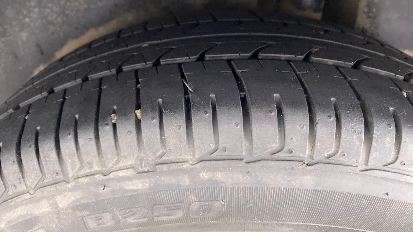 2016 Maruti Ciaz ZDI+ SHVS, Diesel, Manual, 99,178 km, Left Rear Tyre Tread